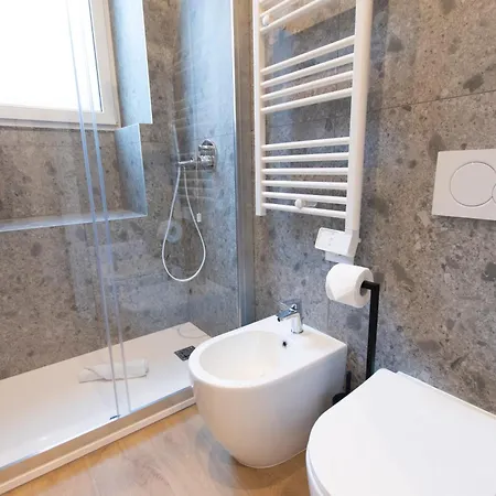 Appartamento Ihost Luxury -private Parking- Plana 4 *